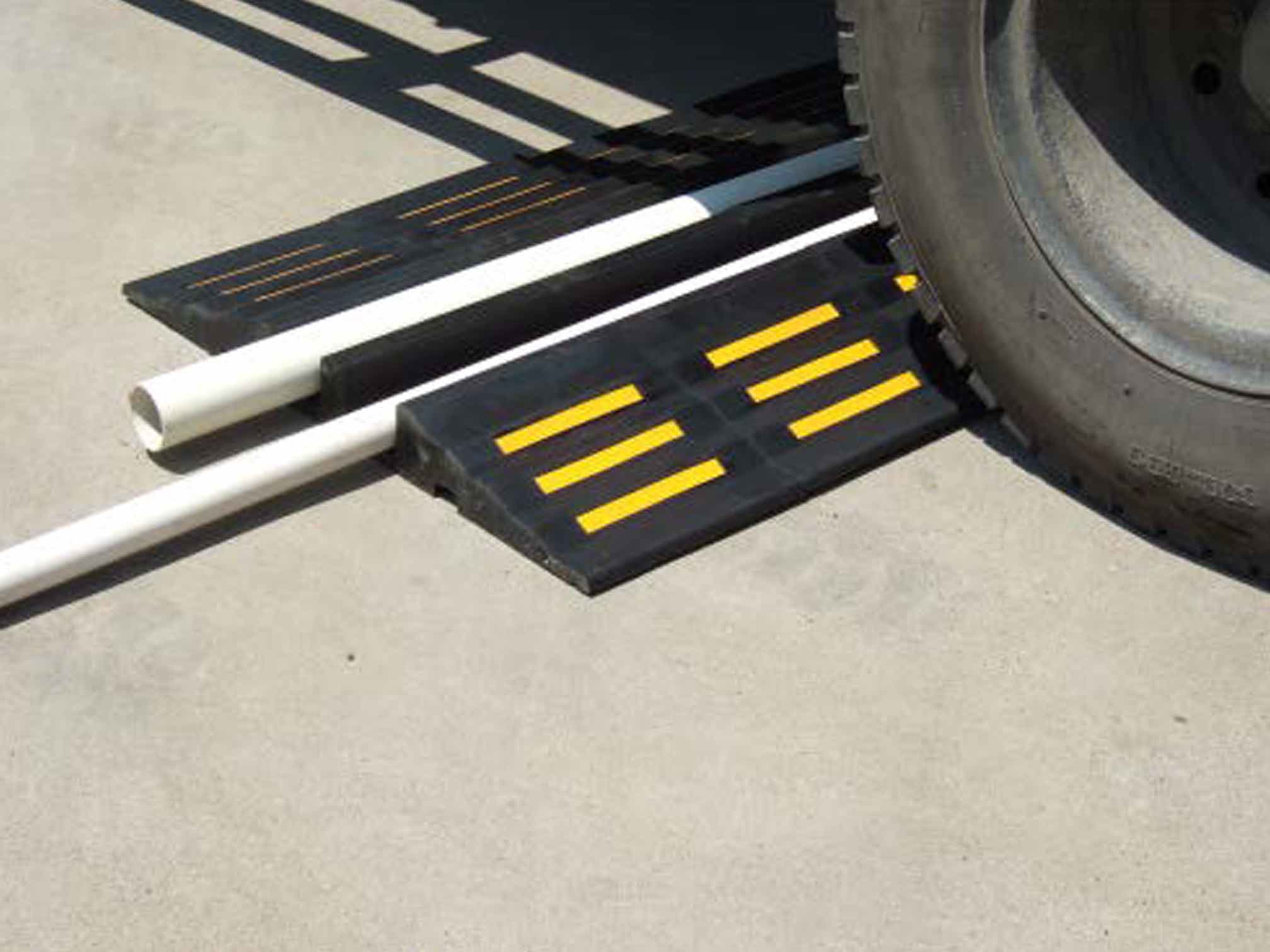 Cable Ramps for Driveways: Reliable Protection for Cables and Traffic Routes - DH-CPO - Cable Protection - Safety when Passing Cable Ramps for Driveways: Reliable Protection for Cables and Traffic Routes - DH-CPO - Cable Protection - Safety when Passing
